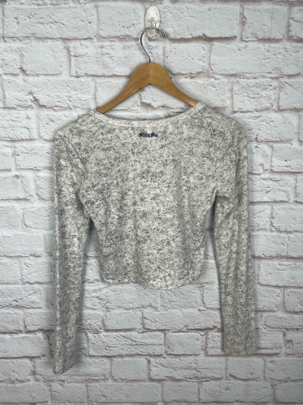 Miss Me Buckle Gothic Logo Y2K Long Sleeve Cropped Tee Size S - Picture 3 of 6